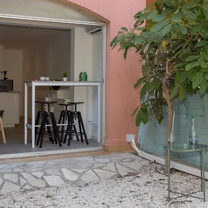 https://joli-studio-avec-jardin-bord-de-mer.fr-provencehotel.com